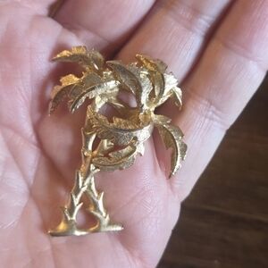 Vintage Goldtone Textured Small PALM Shape Pin Brooch 2in Long